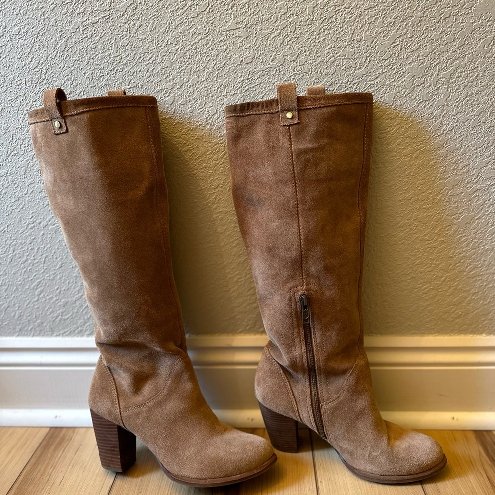 BARELY WORN! UGG Suede Ava Tall Boots! Women’s size 7.5.